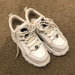 Buffalo London chunky platform leather sneaker tennis shoe